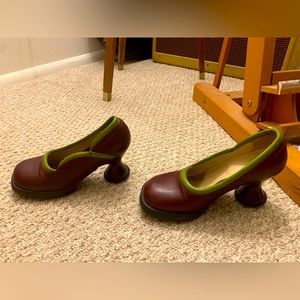 John Fluevog imperfect classic early 2000s circle heeled shoes
